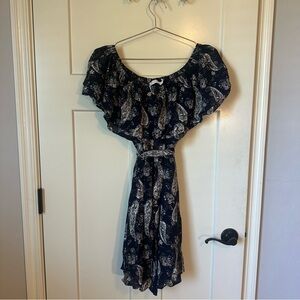 ❤️ Lush size M off the shoulder blue and white paisley dress